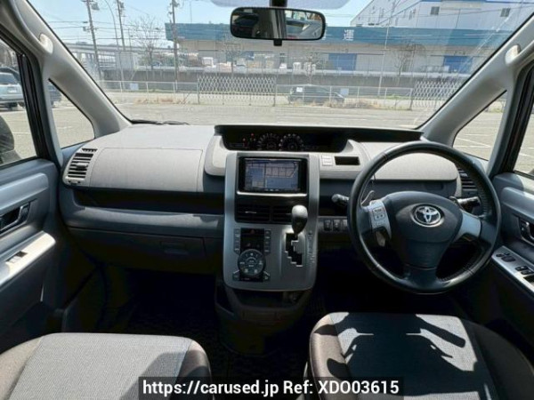 Used 2009 AT toyota voxy ZRR70W Image[18]