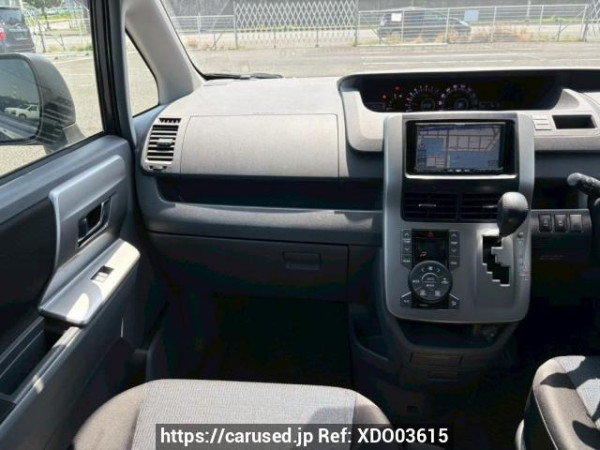 Used 2009 AT toyota voxy ZRR70W Image[19]