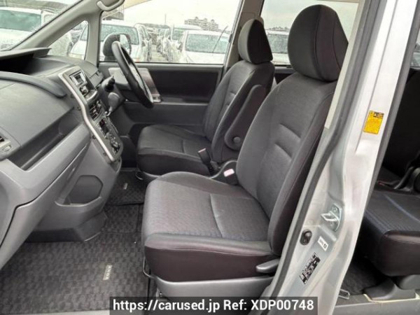 Used 2008 AT toyota voxy ZRR70G Image[14]