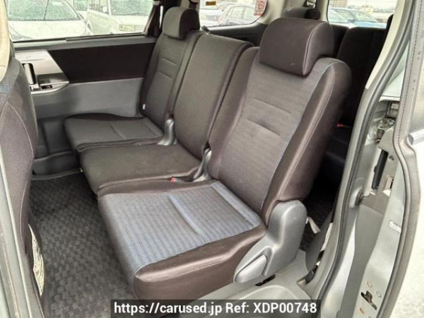 Used 2008 AT toyota voxy ZRR70G Image[15]