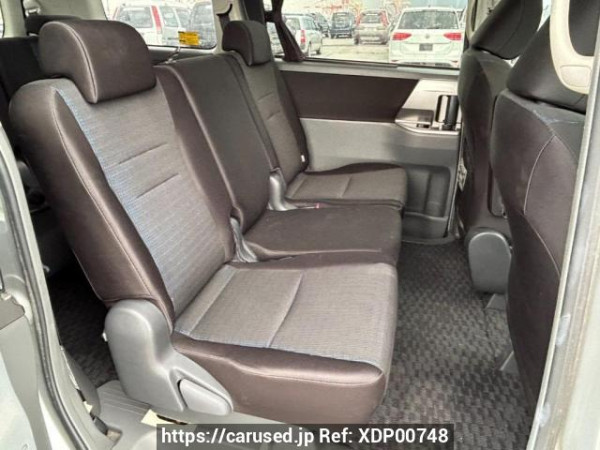 Used 2008 AT toyota voxy ZRR70G Image[16]