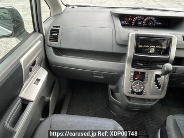 Used 2008 AT toyota voxy ZRR70G Image[19]
