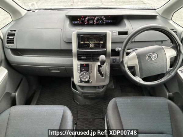 Used 2008 AT toyota voxy ZRR70G Image[21]