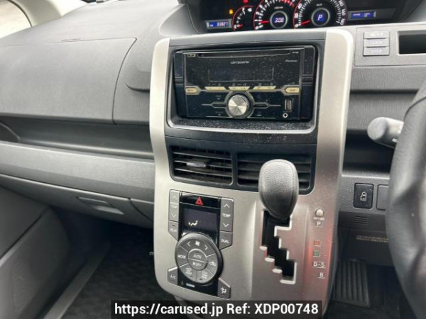 Used 2008 AT toyota voxy ZRR70G Image[22]
