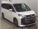 Toyota Noah ZWR90W
