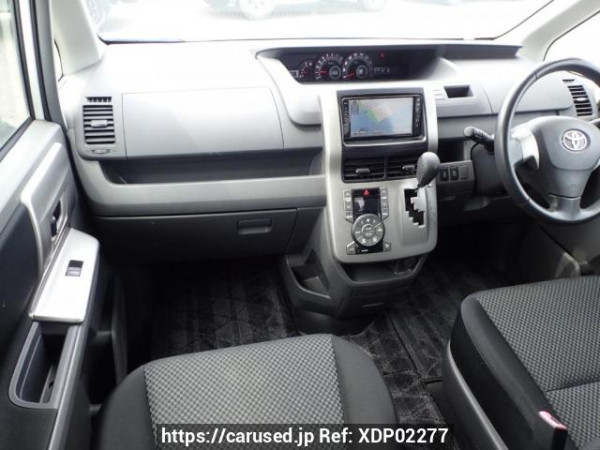 Used 2009 AT toyota noah ZRR70W Image[16]