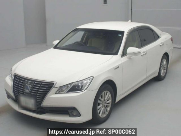 Used 2014 AT toyota crown-hybrid AWS211 Image[0]