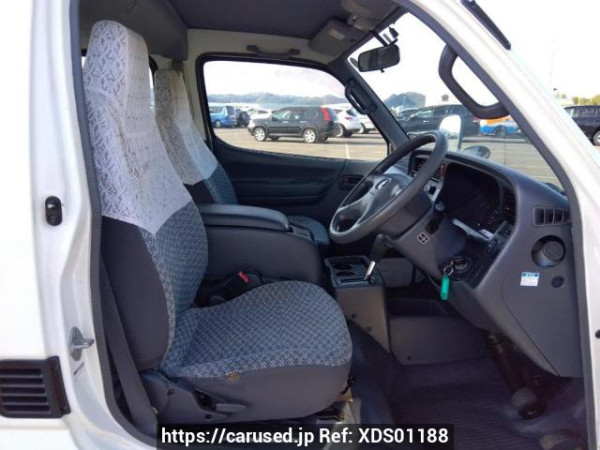 Used 2002 AT toyota hiace-wagon RZH111G Image[12]