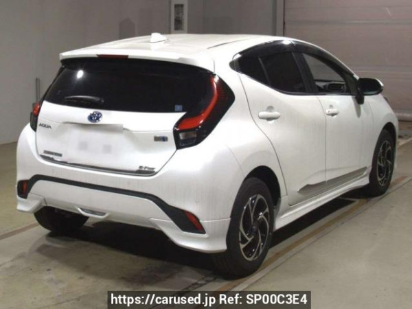 Used 2022 AT toyota aqua MXPK16 Image[1]