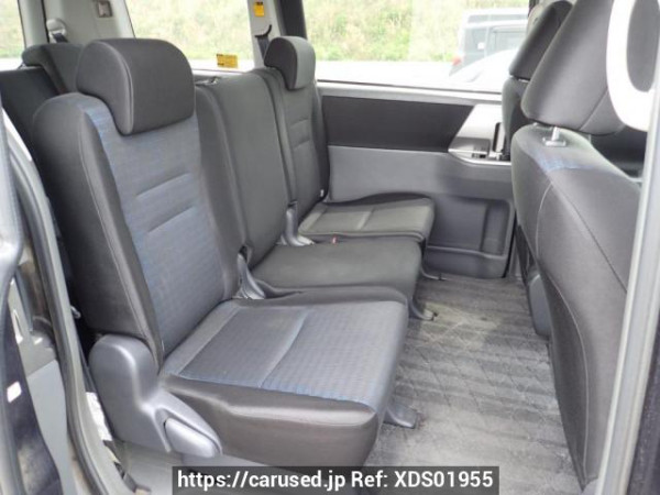 Used 2007 AT toyota voxy ZRR70W Image[11]