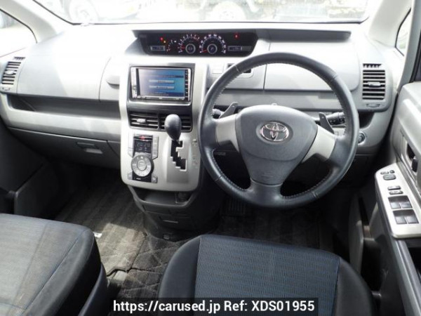 Used 2007 AT toyota voxy ZRR70W Image[16]