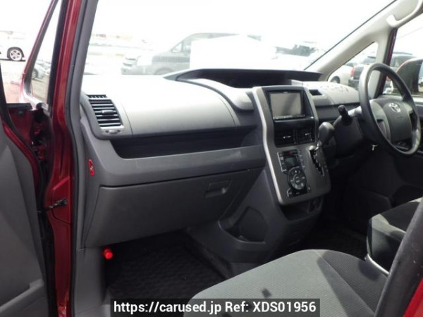 Used 2010 AT toyota voxy ZRR70G Image[28]
