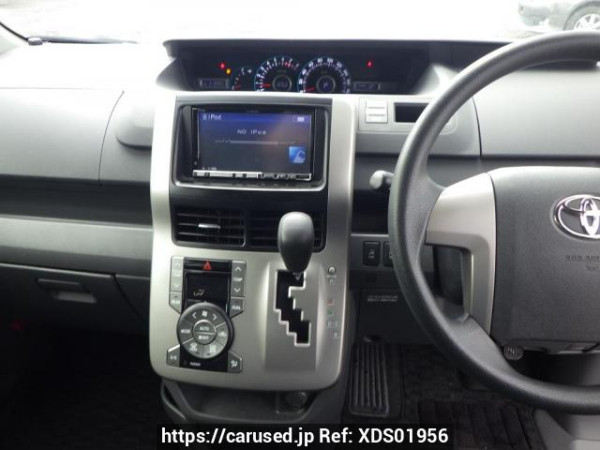 Used 2010 AT toyota voxy ZRR70G Image[30]