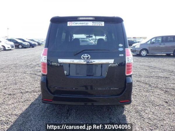 Used 2007 AT toyota noah ZRR70W Image[5]