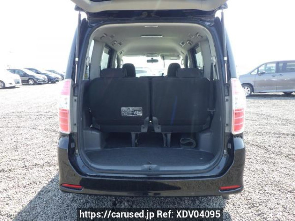 Used 2007 AT toyota noah ZRR70W Image[8]