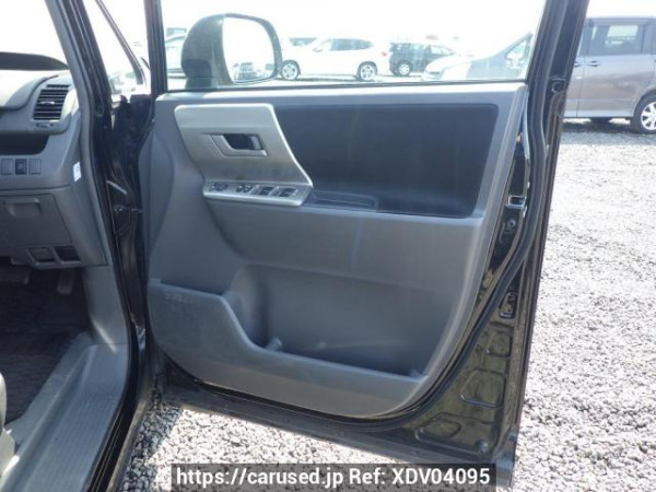 Used 2007 AT toyota noah ZRR70W Image[17]