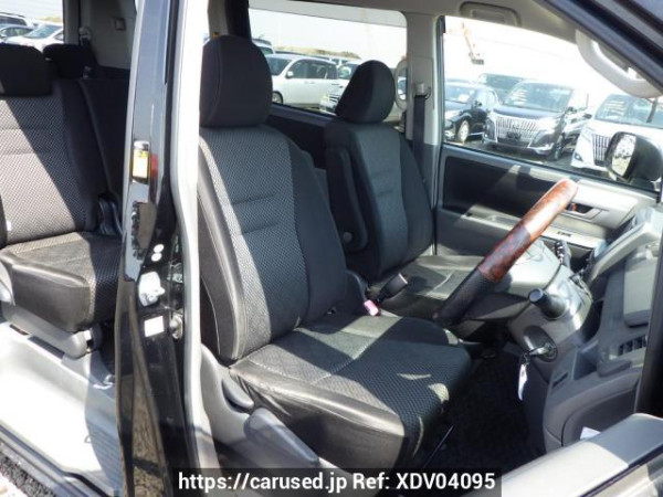 Used 2007 AT toyota noah ZRR70W Image[19]