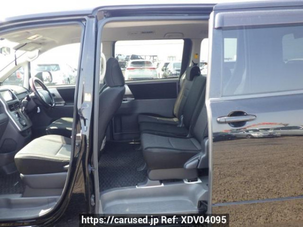 Used 2007 AT toyota noah ZRR70W Image[24]