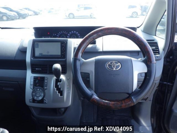 Used 2007 AT toyota noah ZRR70W Image[30]