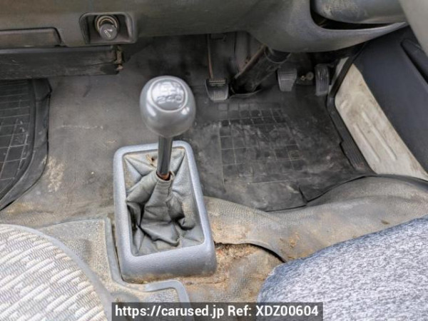 Used 2004 MT toyota hiace-van TRH102V Image[15]