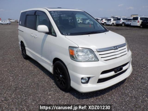 Used 2002 AT toyota noah AZR60G Image[0]