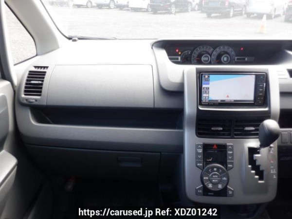 Used 2008 AT toyota voxy ZRR70G Image[18]
