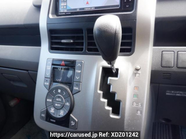 Used 2008 AT toyota voxy ZRR70G Image[24]