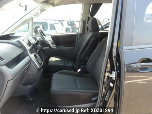 Used 2007 AT toyota voxy ZRR70W Image[10]