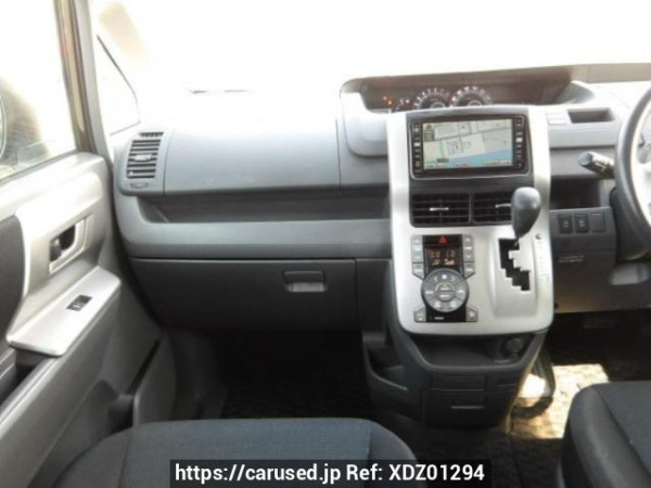 Used 2007 AT toyota voxy ZRR70W Image[15]
