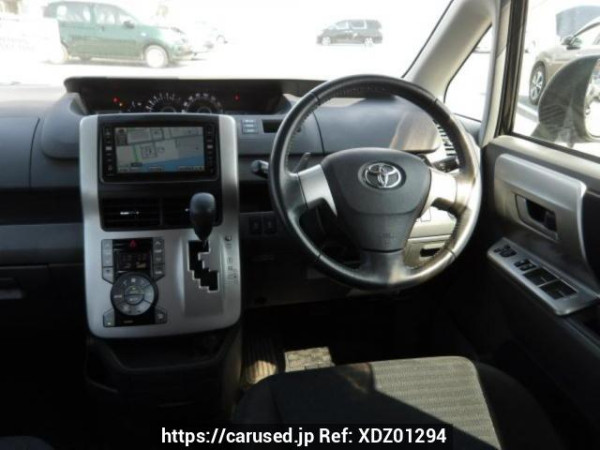 Used 2007 AT toyota voxy ZRR70W Image[16]