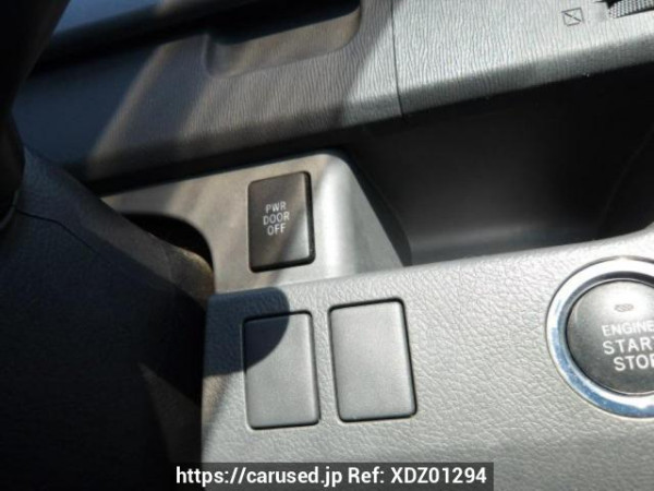 Used 2007 AT toyota voxy ZRR70W Image[18]