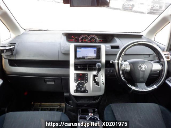 Used 2010 AT toyota voxy ZRR70W Image[17]