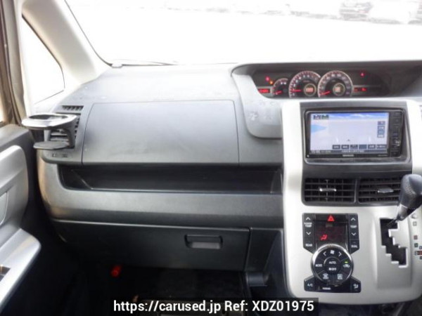 Used 2010 AT toyota voxy ZRR70W Image[18]