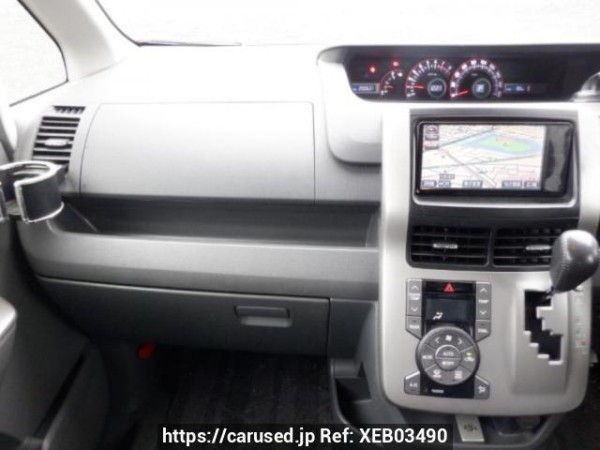 Used 2008 AT toyota voxy ZRR70W Image[18]