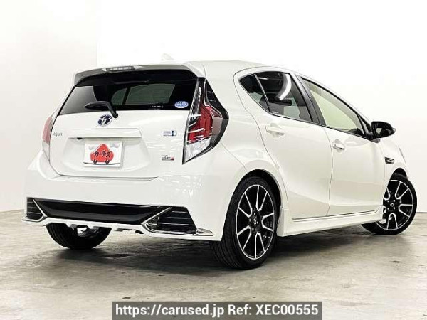 Used 2015 CVT toyota aqua DAA-NHP10 Image[2]
