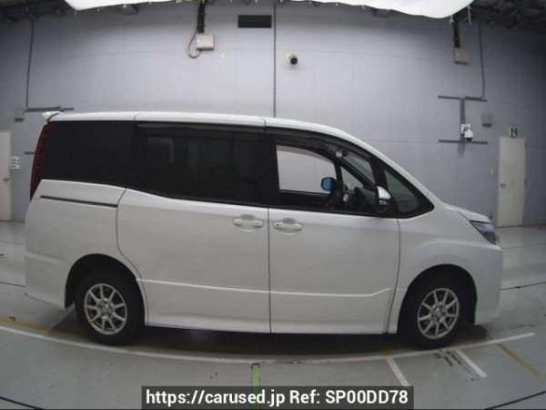 Used2014 AT Toyota Noah ZRR85WImage[2]