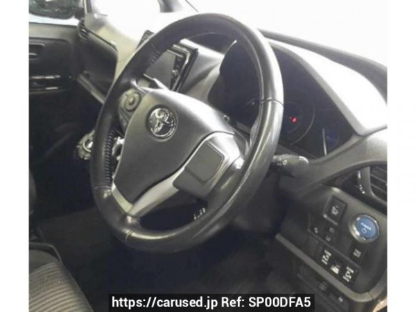 Used2018 AT Toyota Noah ZWR80WImage[2]