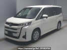 Toyota Noah ZWR90W