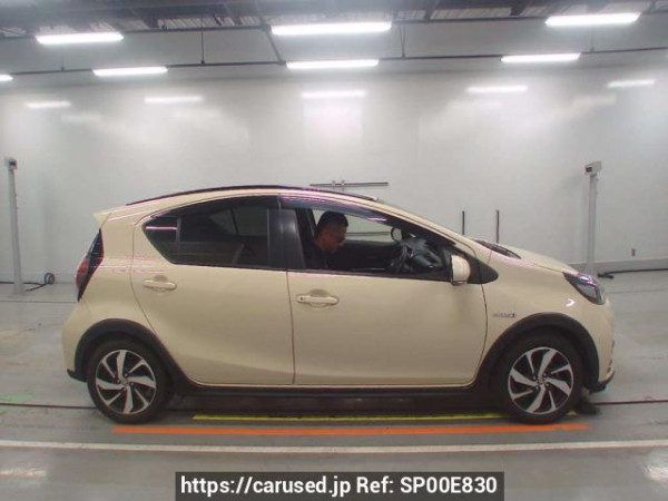 Used 2020 AT toyota aqua NHP10H Image[2]