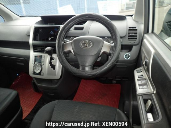Used 2009 AT toyota voxy ZRR70W Image[14]