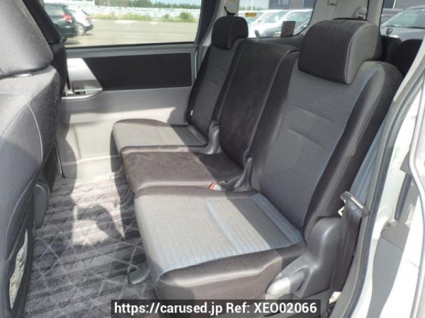 Used 2008 AT toyota voxy ZRR70W Image[11]