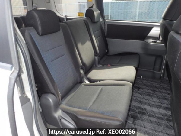 Used 2008 AT toyota voxy ZRR70W Image[12]