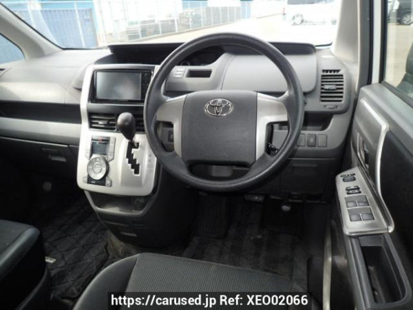 Used 2008 AT toyota voxy ZRR70W Image[15]