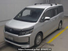 Toyota Voxy ZWR80G