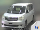 Toyota Noah ZRR75G