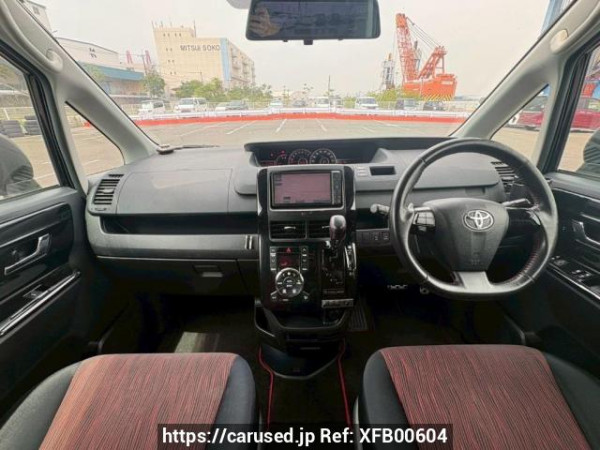 Used 2010 AT toyota voxy ZRR70W Image[16]
