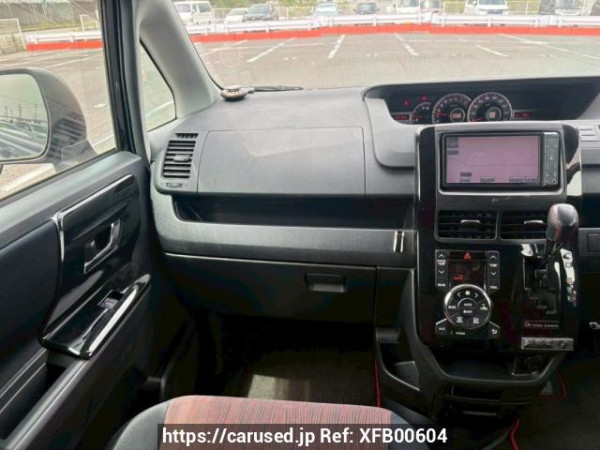 Used 2010 AT toyota voxy ZRR70W Image[17]