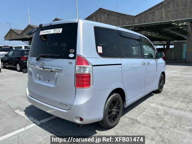 ノア型式：DBA-ZRR70W（トヨタ）のクルマカタログ｜中古車の