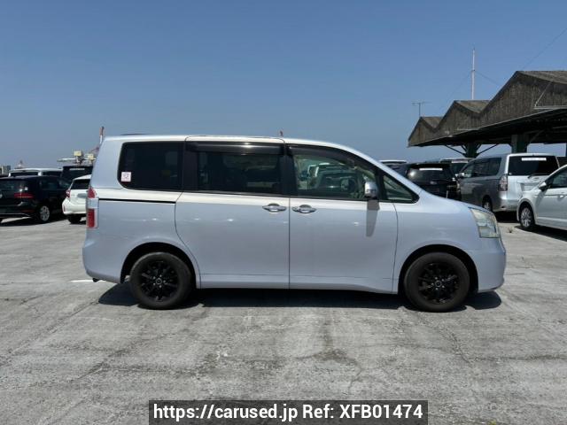 ノア型式：DBA-ZRR70W（トヨタ）のクルマカタログ｜中古車の