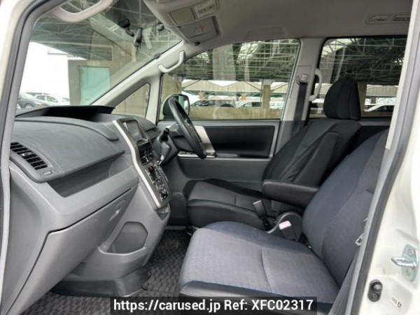Used 2008 AT toyota voxy ZRR70W Image[13]